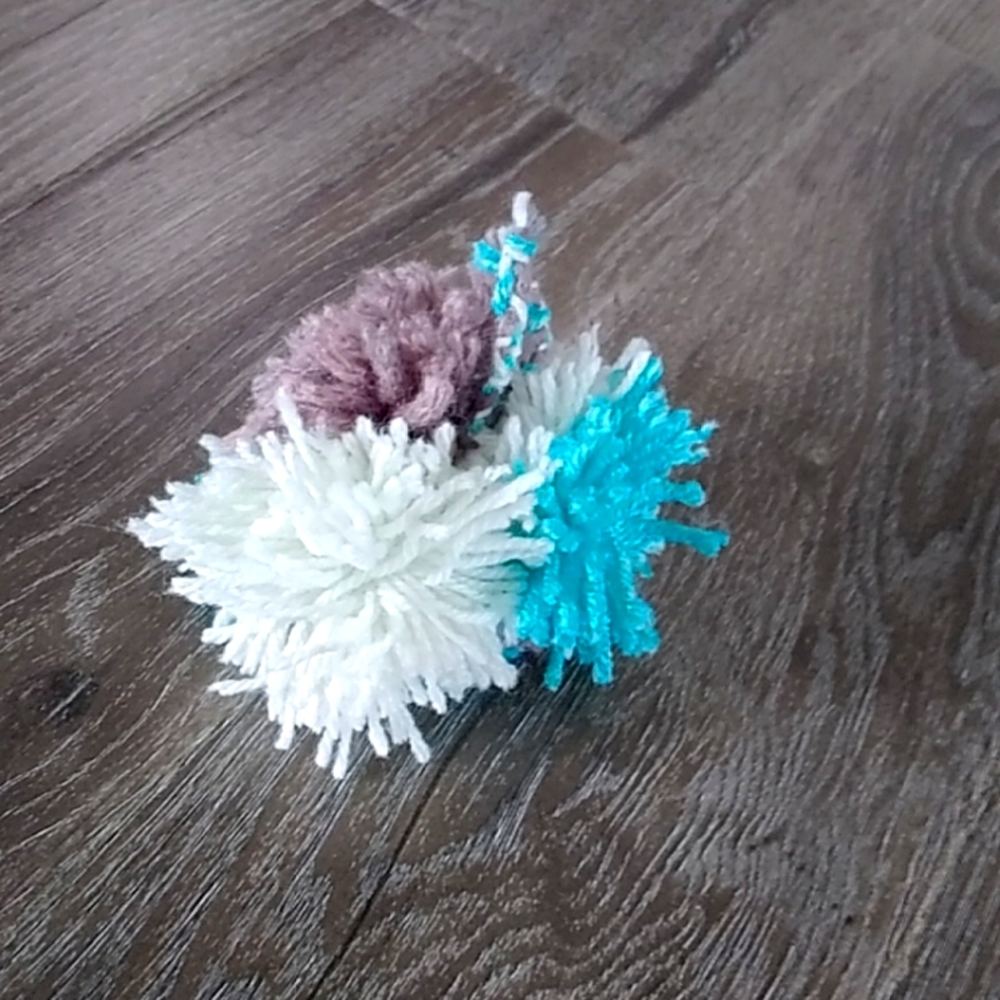 Pom pom keychain